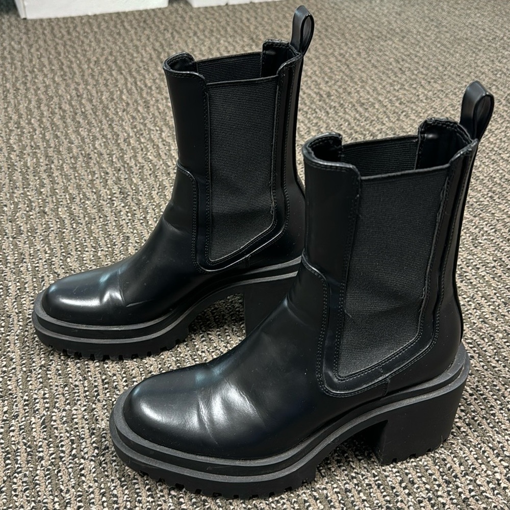 Zara Chelsea boots Size 36 (6 US) like new with 4inch heel
